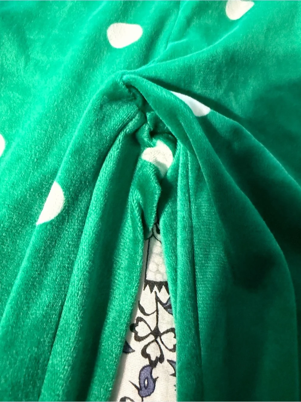 Size small women's Green Polka Dot 'Merry' Velour Pajama Set worn once see match